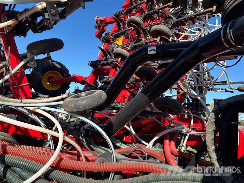 Bourgault 3335-76PHD 76 ft Air Drill 드릴