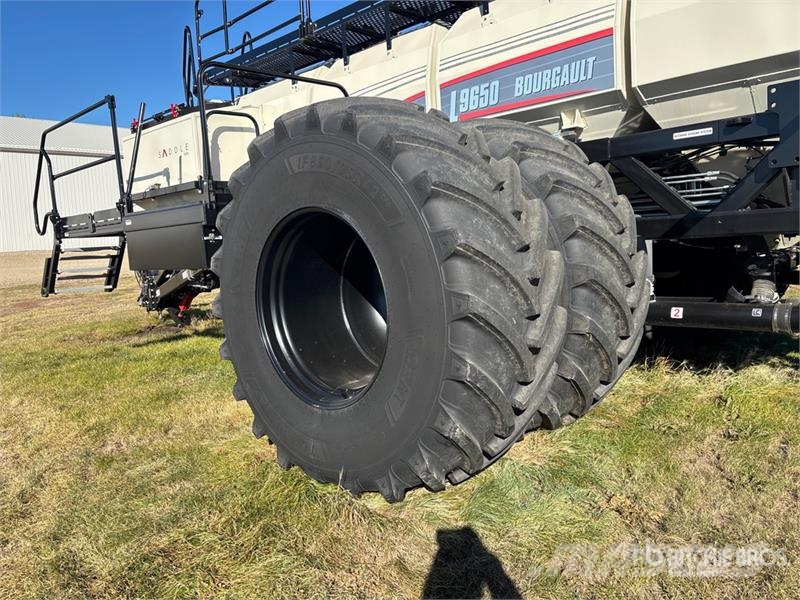 Bourgault 3335-76PHD 76 ft Air Drill 드릴