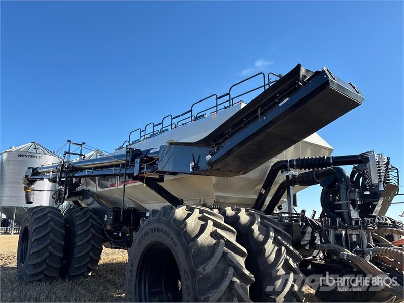 Bourgault 3335 QDA 76 ft Air Drill مثاقيب