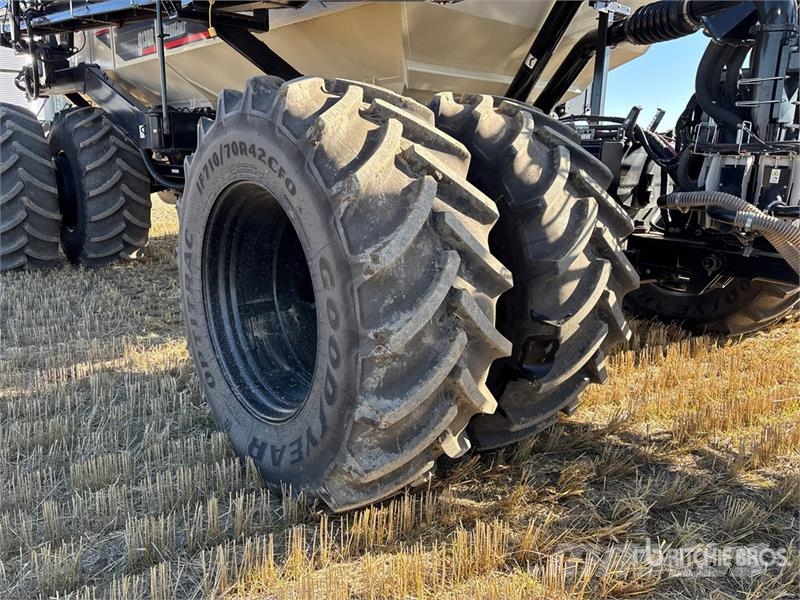 Bourgault 3335 QDA 76 ft Air Drill مثاقيب