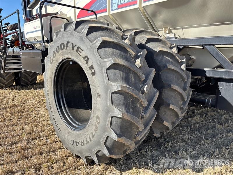 Bourgault 3335 QDA 76 ft Air Drill مثاقيب