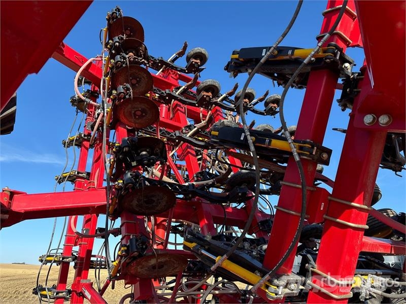 Bourgault 3335 QDA 76 ft Air Drill مثاقيب