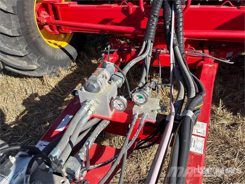 Bourgault 3335 QDA 76 ft Air Drill مثاقيب