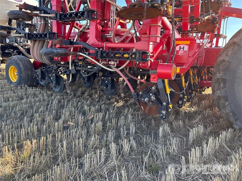 Bourgault 3335 QDA 76 ft Air Drill مثاقيب