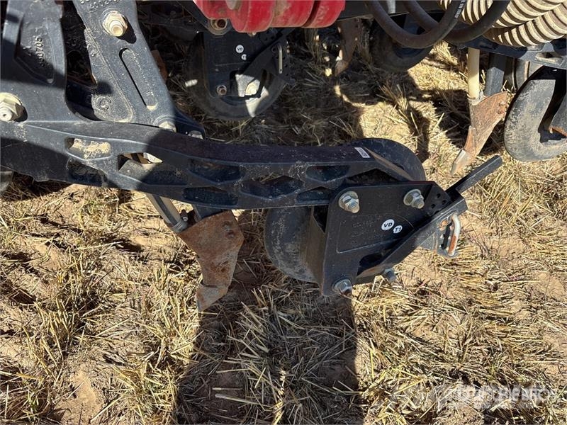 Bourgault 3335 QDA 76 ft Air Drill مثاقيب