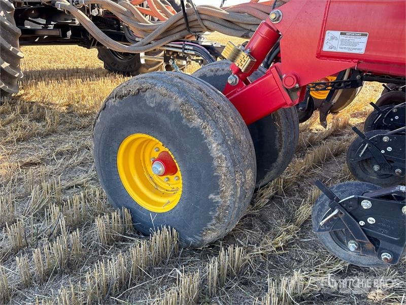 Bourgault 3335 QDA 76 ft Air Drill مثاقيب