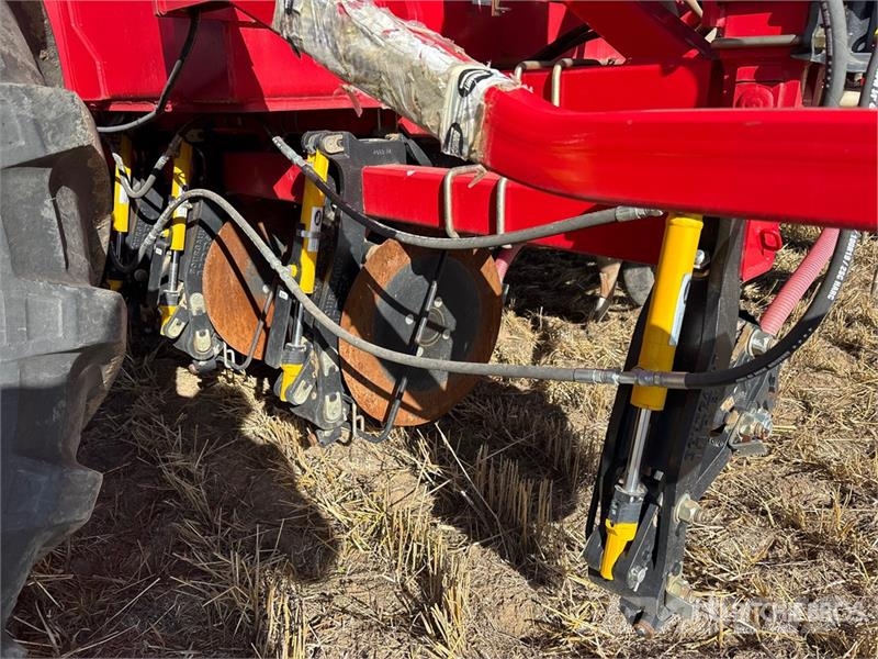 Bourgault 3335 QDA 76 ft Air Drill مثاقيب