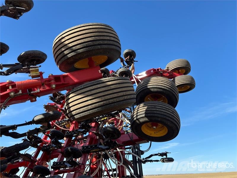 Bourgault 3335 QDA 76 ft Air Drill مثاقيب