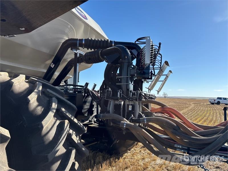 Bourgault 3335 QDA 76 ft Air Drill مثاقيب