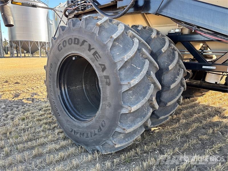 Bourgault 3335 QDA 76 ft Air Drill مثاقيب