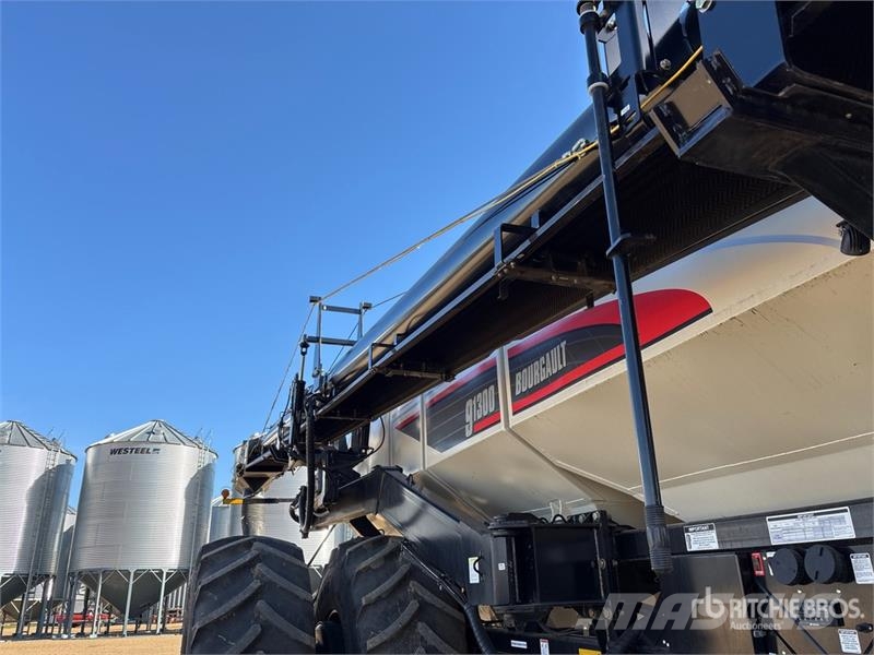 Bourgault 3335 QDA 76 ft Air Drill مثاقيب