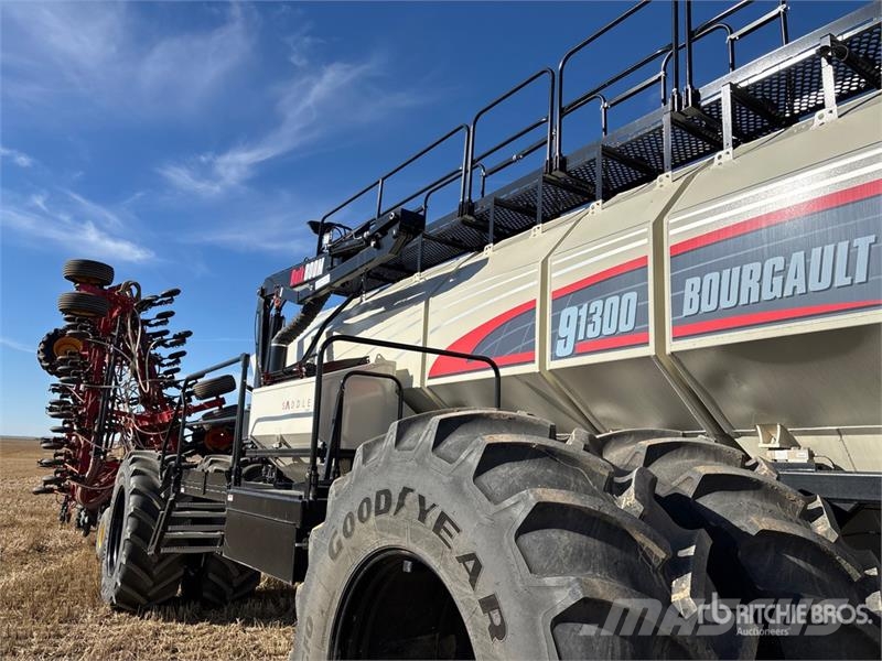 Bourgault 3335 QDA 76 ft Air Drill مثاقيب