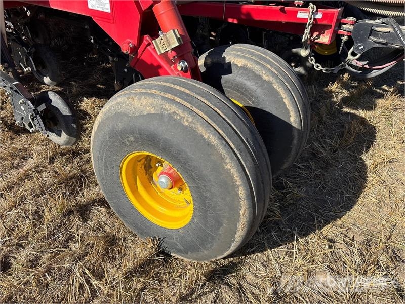 Bourgault 3335 QDA 76 ft Air Drill مثاقيب