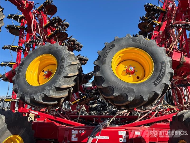 Bourgault 3335 QDA 76 ft Air Drill مثاقيب