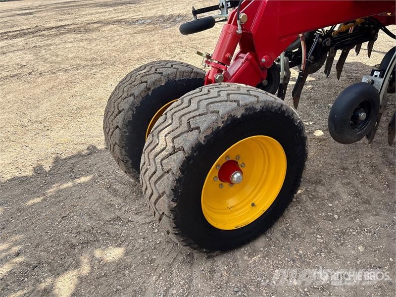 Bourgault 3335 QDA 80 ft Air Drill مثاقيب