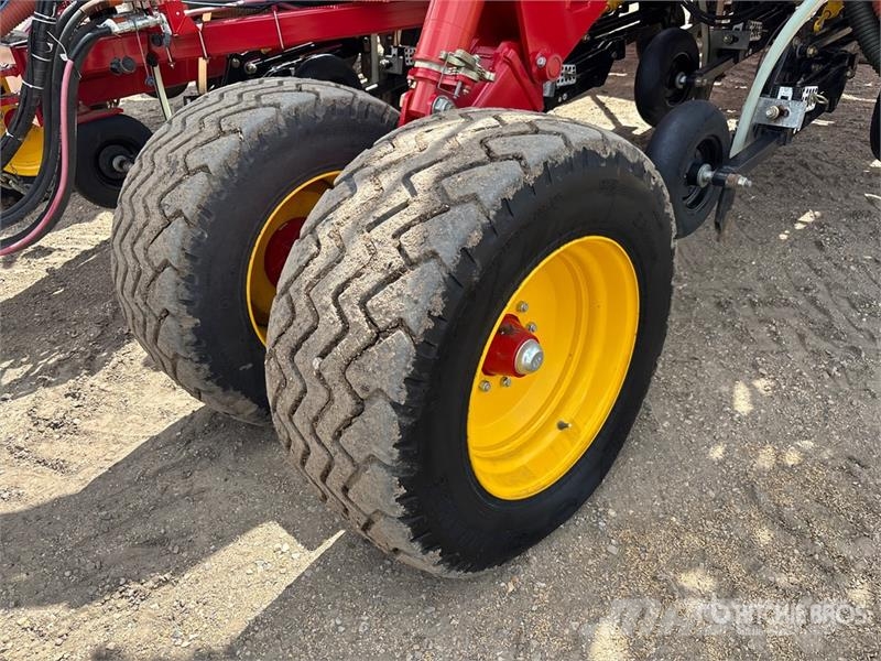 Bourgault 3335 QDA 80 ft Air Drill مثاقيب