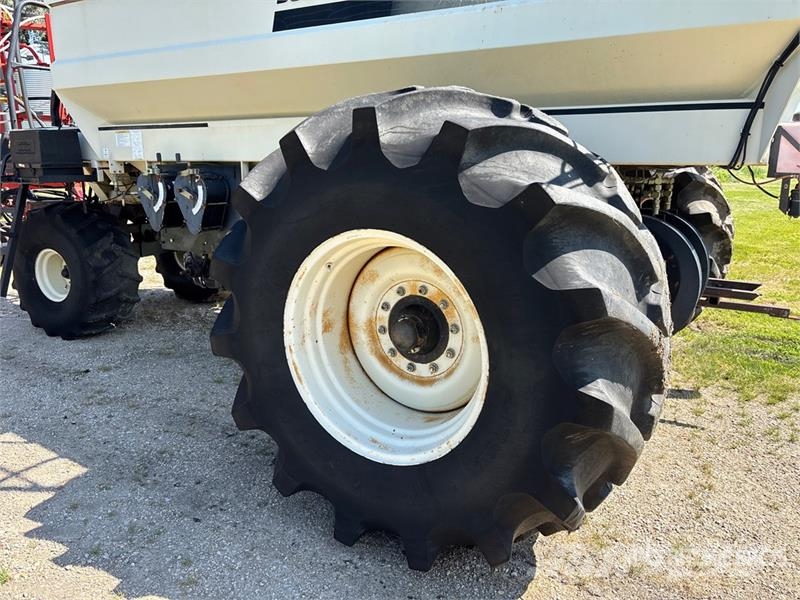 Bourgault 5710 50 ft Air Seeder Perfuradoras