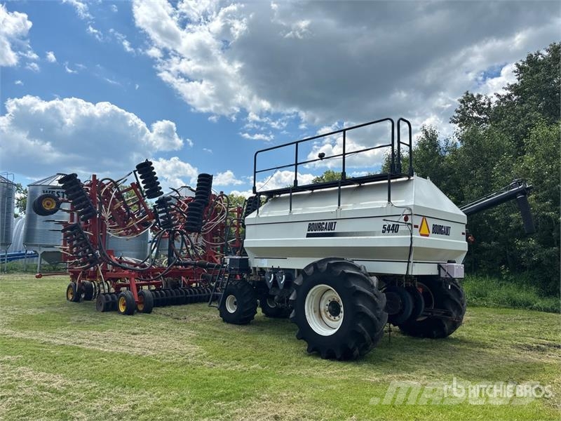 Bourgault 5710 50 ft Air Seeder Perfuradoras