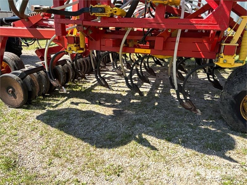 Bourgault 5710 50 ft Air Seeder Perfuradoras