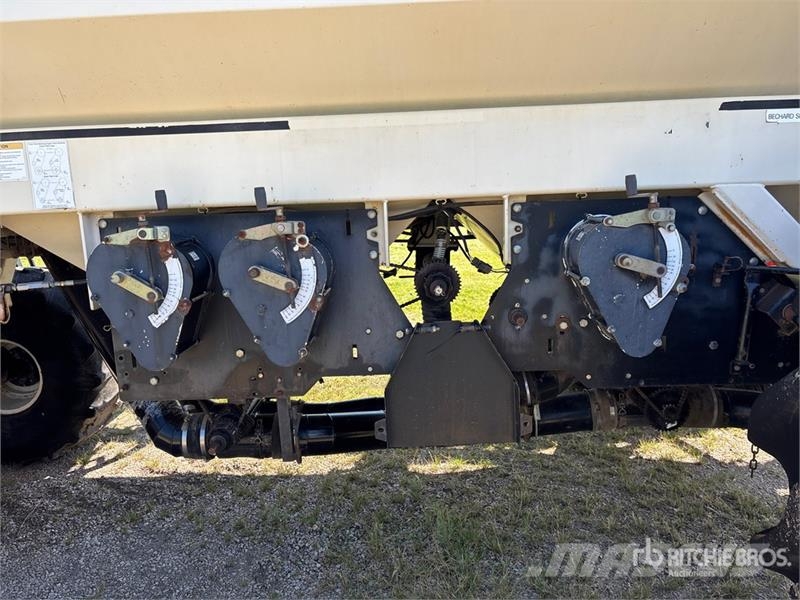 Bourgault 5710 50 ft Air Seeder Perfuradoras