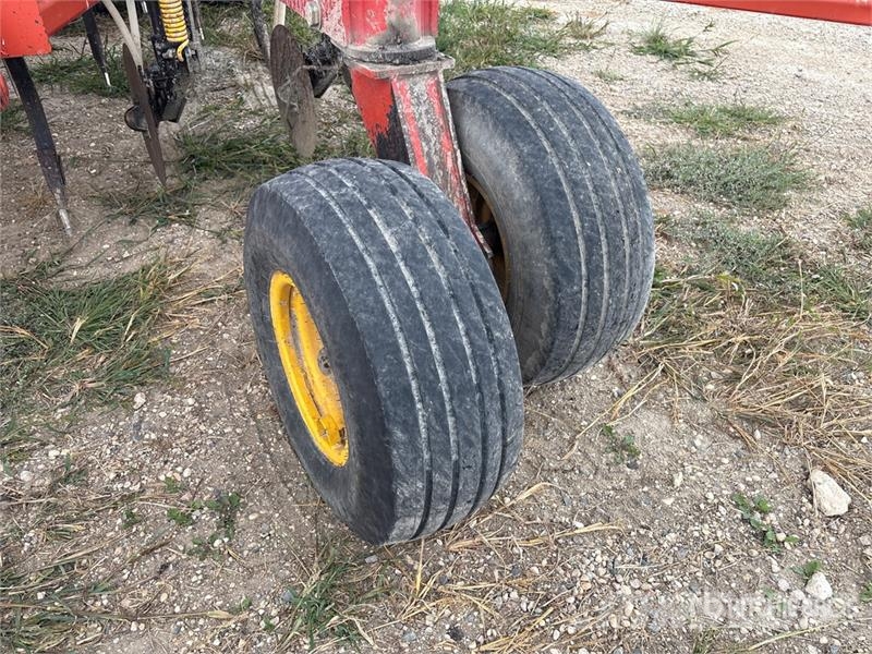 Bourgault 5710 Series II 51 ft Air Drill Perforatrici