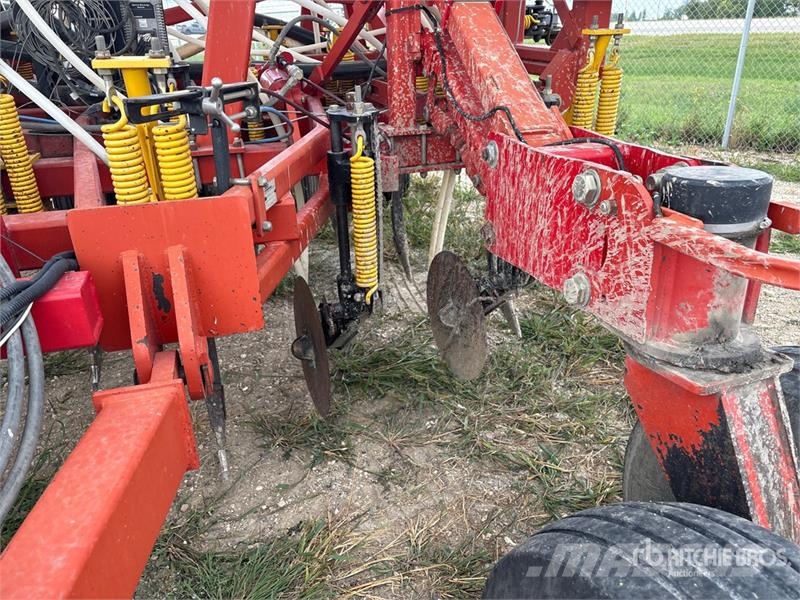 Bourgault 5710 Series II 51 ft Air Drill Perforatrici