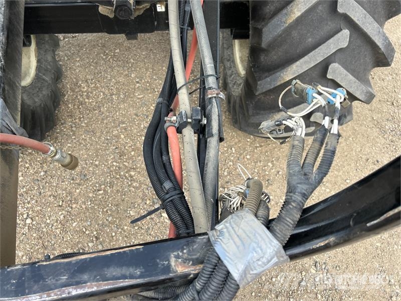 Bourgault 6350 350 bu Tow-Behind Air Cart 鑽頭