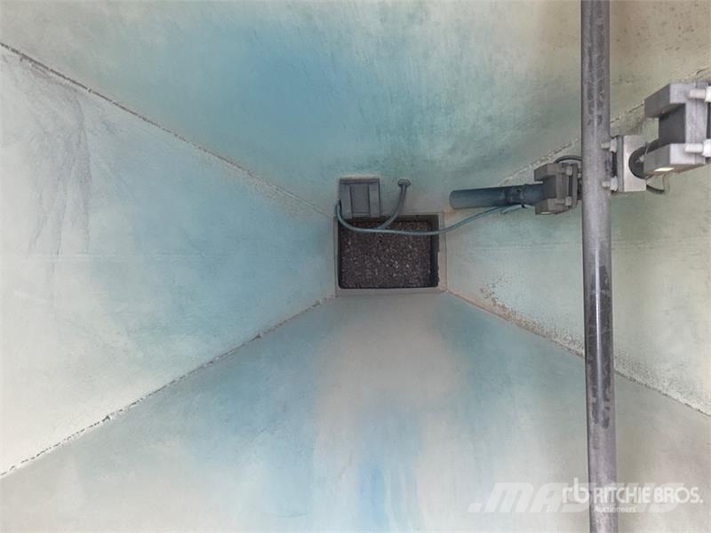 Bourgault 6350 350 bu Tow-Behind Air Cart 鑽頭
