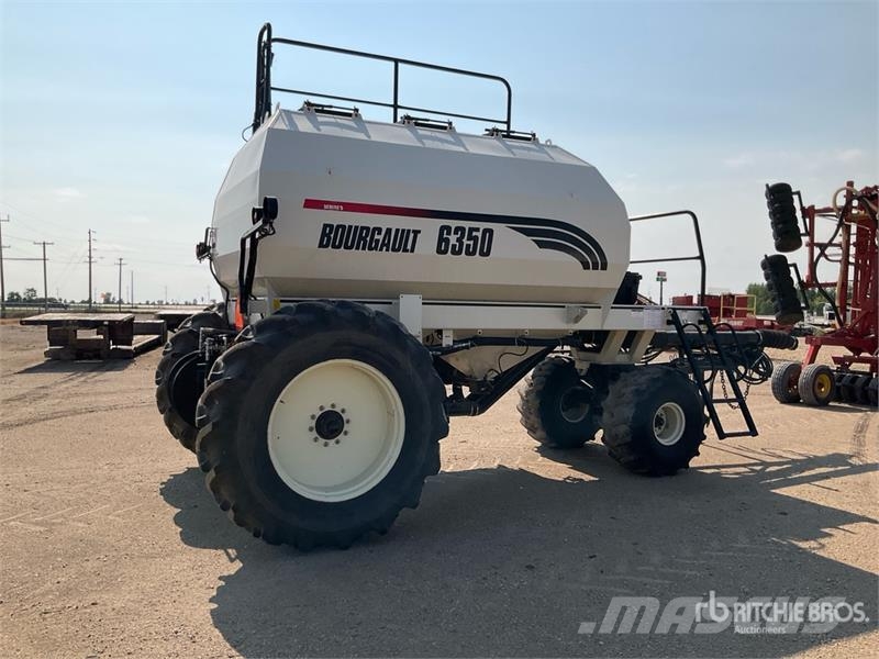 Bourgault 6350 350 bu Tow-Behind Air Cart Perfuradoras
