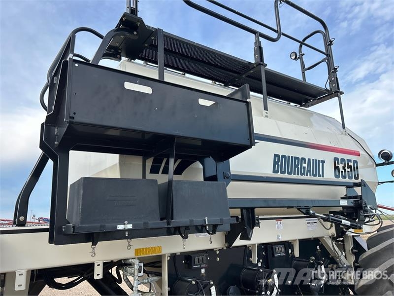 Bourgault 6350 350 bu Tow-Behind Air Cart 鑽頭