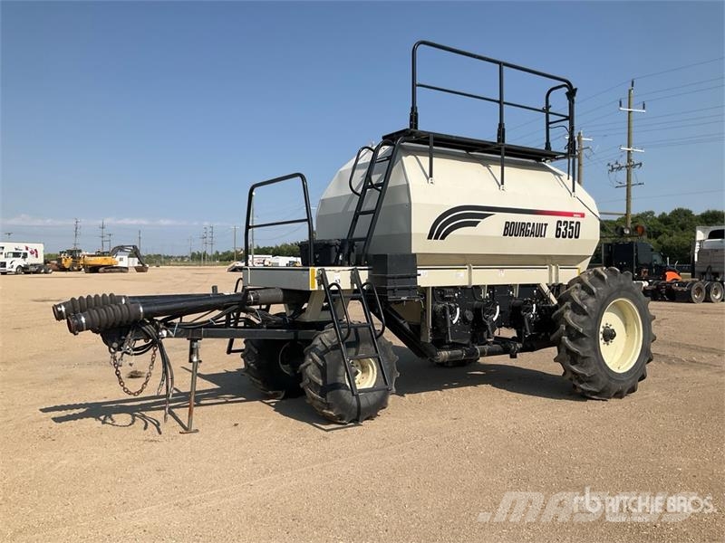 Bourgault 6350 350 bu Tow-Behind Air Cart Perfuradoras