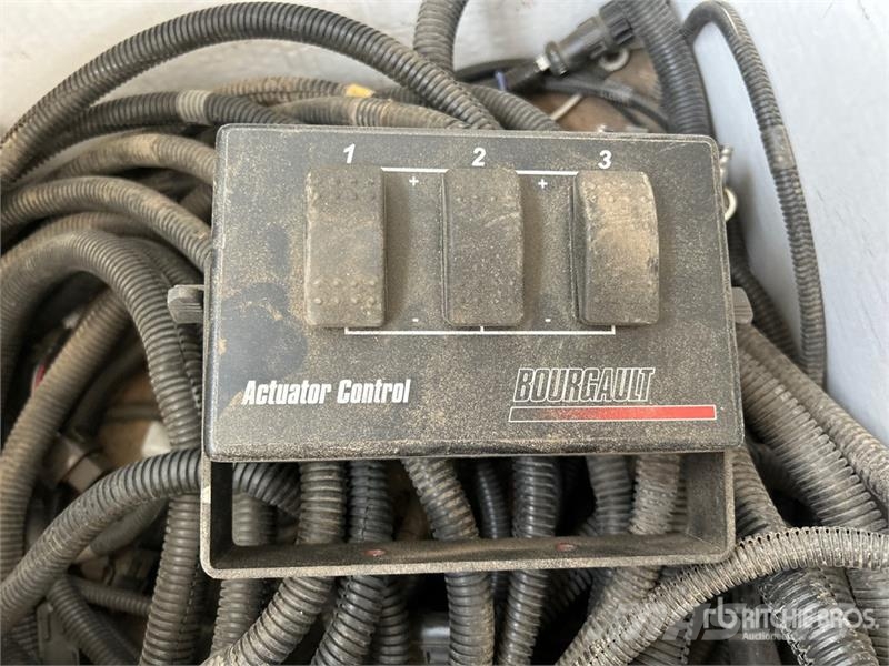 Bourgault 6350 350 bu Tow-Behind Air Cart 鑽頭
