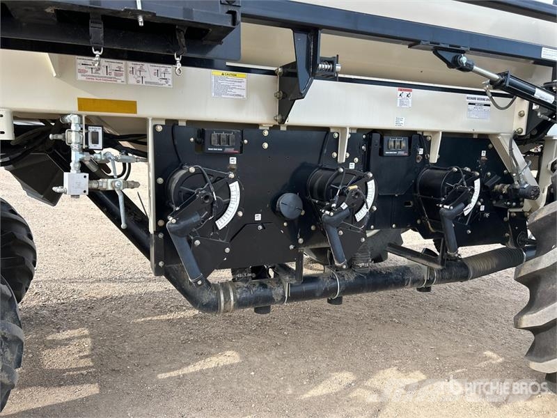 Bourgault 6350 350 bu Tow-Behind Air Cart 鑽頭