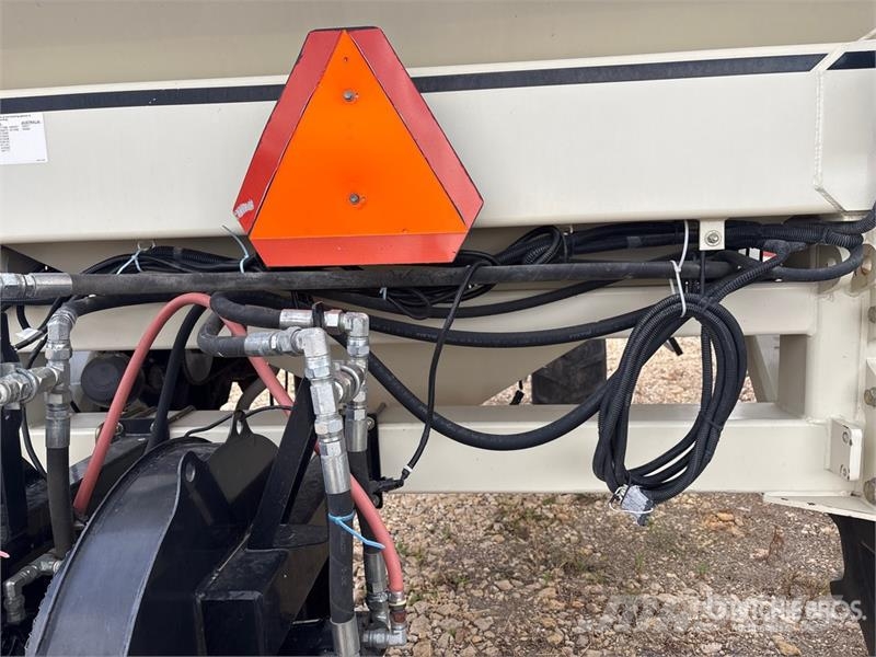 Bourgault 6350 350 bu Tow-Behind Air Cart Sijačice