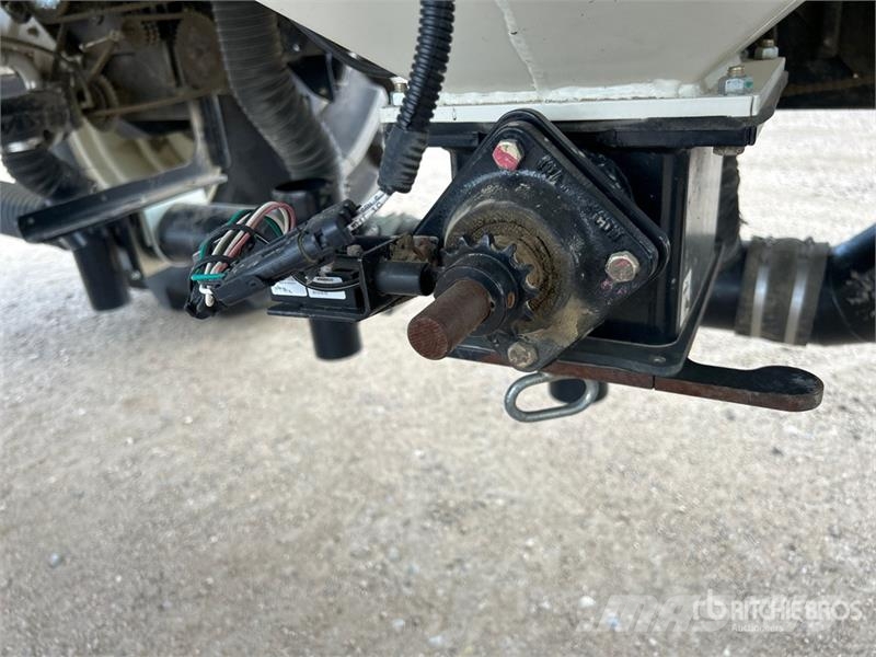 Bourgault 6350 350 bu Tow-Behind Air Cart 鑽頭