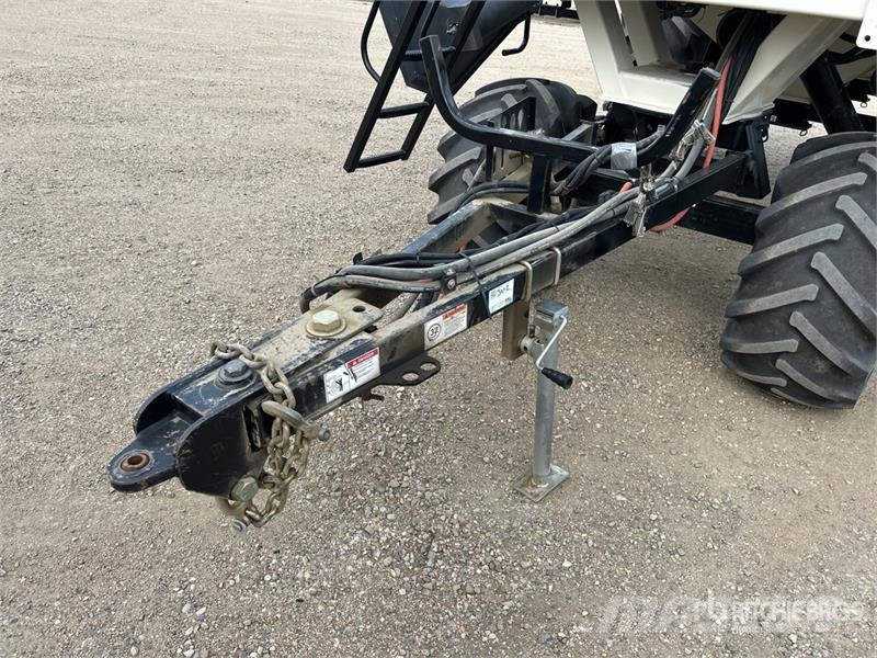 Bourgault 6350 350 bu Tow-Behind Air Cart 鑽頭