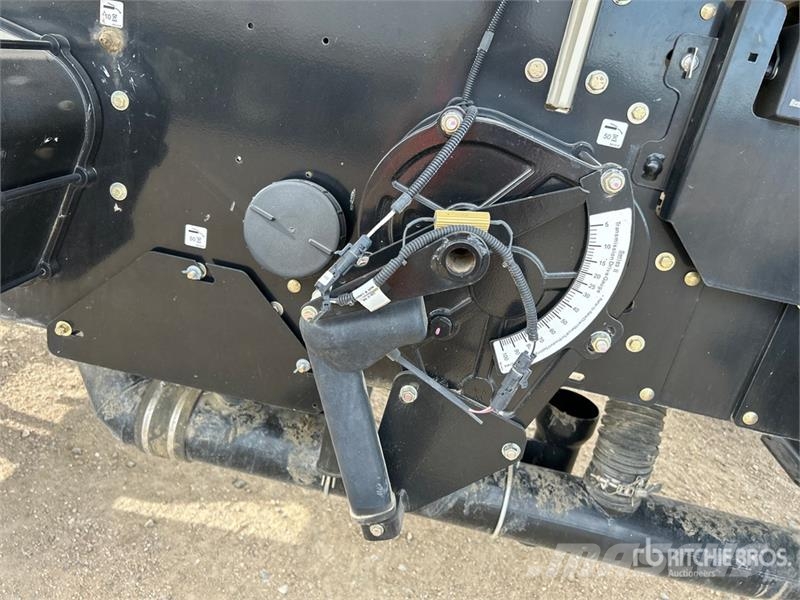 Bourgault 6350 350 bu Tow-Behind Air Cart 鑽頭