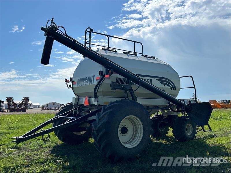 Bourgault 6350 350 bu Tow-Behind Air Cart 鑽頭