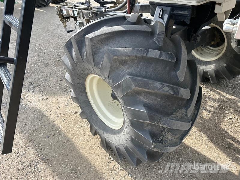 Bourgault 6350 350 bu Tow-Behind Air Cart 鑽頭