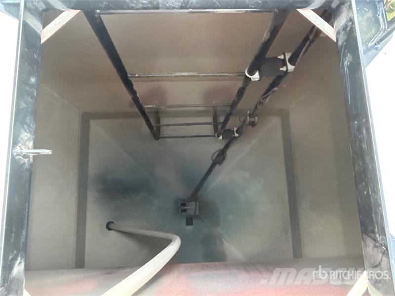 Bourgault 6350 350 bu Tow-Behind Air Cart 鑽頭