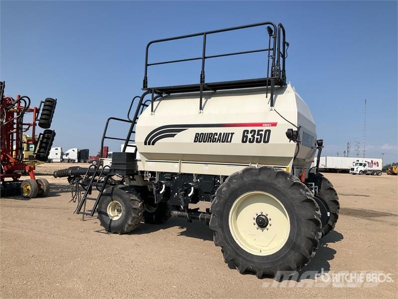 Bourgault 6350 350 bu Tow-Behind Air Cart Perfuradoras