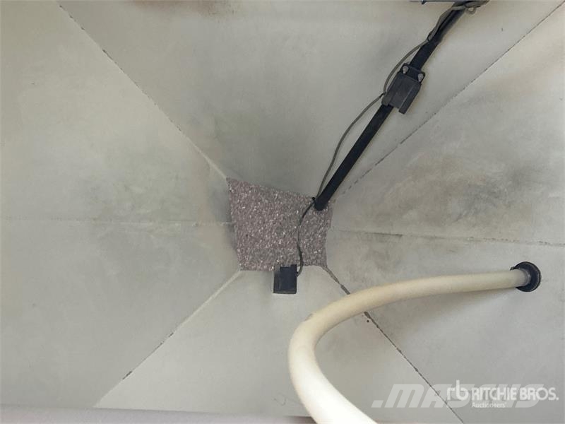 Bourgault 6350 350 bu Tow-Behind Air Cart 鑽頭