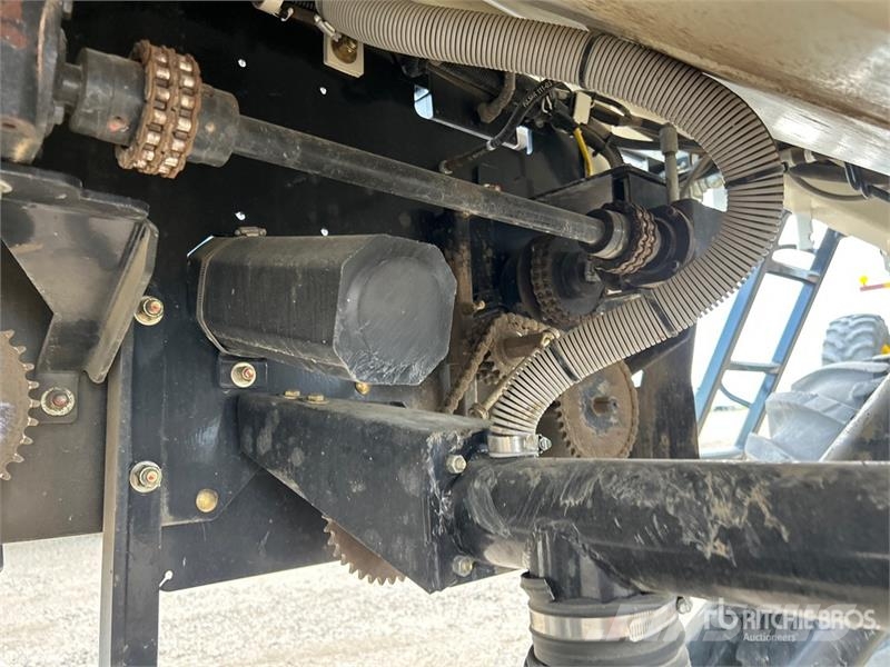 Bourgault 6350 350 bu Tow-Behind Air Cart 鑽頭