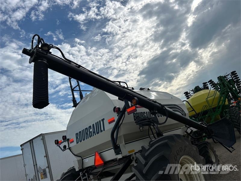 Bourgault 6350 350 bu Tow-Behind Air Cart 鑽頭