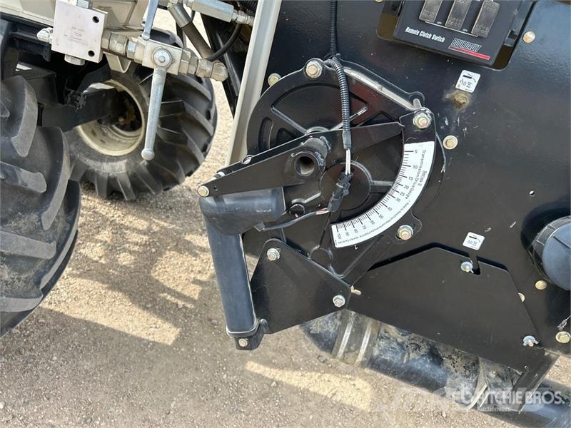 Bourgault 6350 350 bu Tow-Behind Air Cart 鑽頭