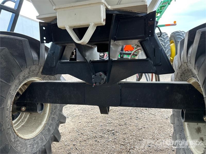 Bourgault 6350 350 bu Tow-Behind Air Cart 鑽頭
