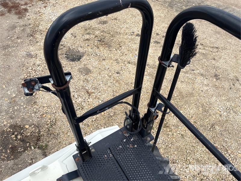 Bourgault 6350 350 bu Tow-Behind Air Cart Sijačice