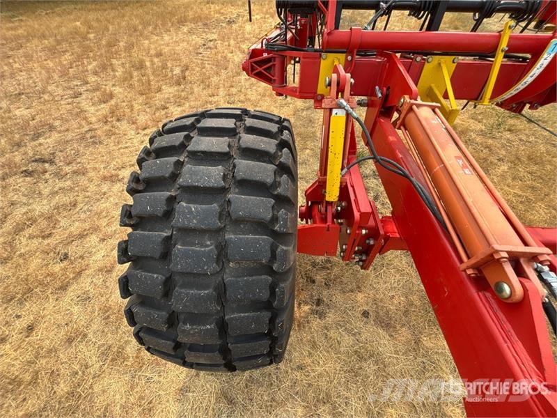 Bourgault 7200 كاسحات