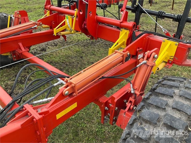 Bourgault 7200 耙車