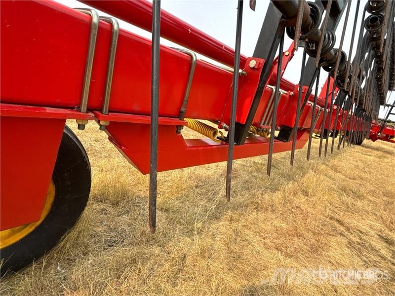 Bourgault 7200 كاسحات